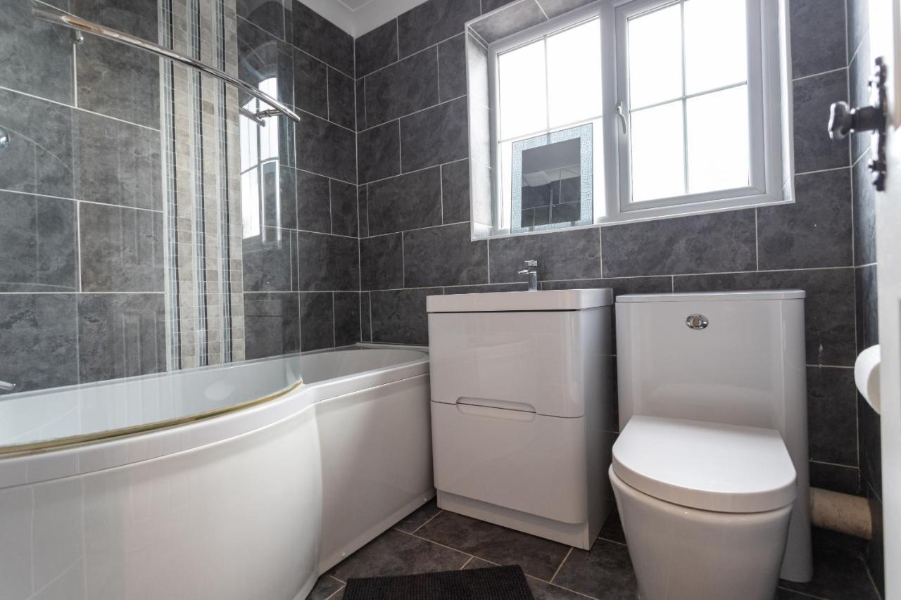 October Disc - Long - Contractors Holiday home