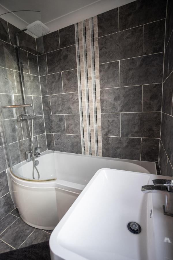 October Disc - Long - Contractors Holiday home *
