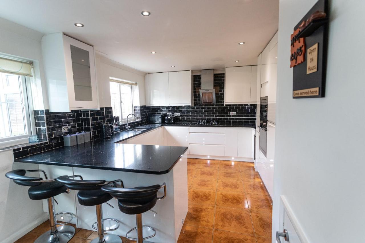 October Disc - Long - Contractors Holiday home *