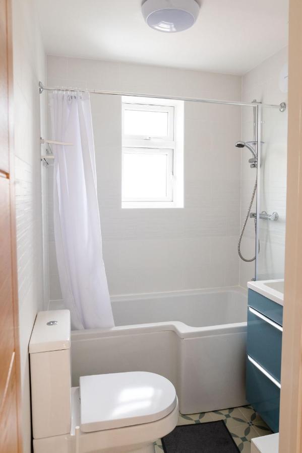 Deluxe 4 Bedroom House In Filton Bs34 Oakley * Bristol