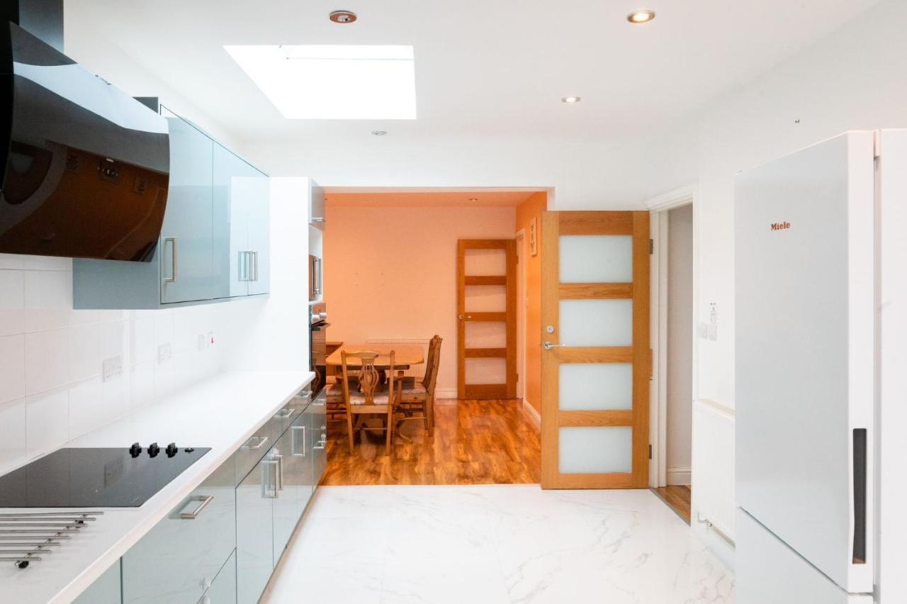 Deluxe 4 Bedroom House In Filton Bs34 Oakley *