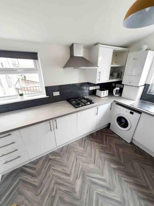 Apartment Stylish 2 Bedroom Maisonette In The Heart Of Gloucester Road