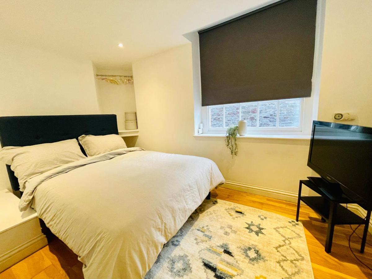 Charming & Serene Bs1 Studio Flat Bristol