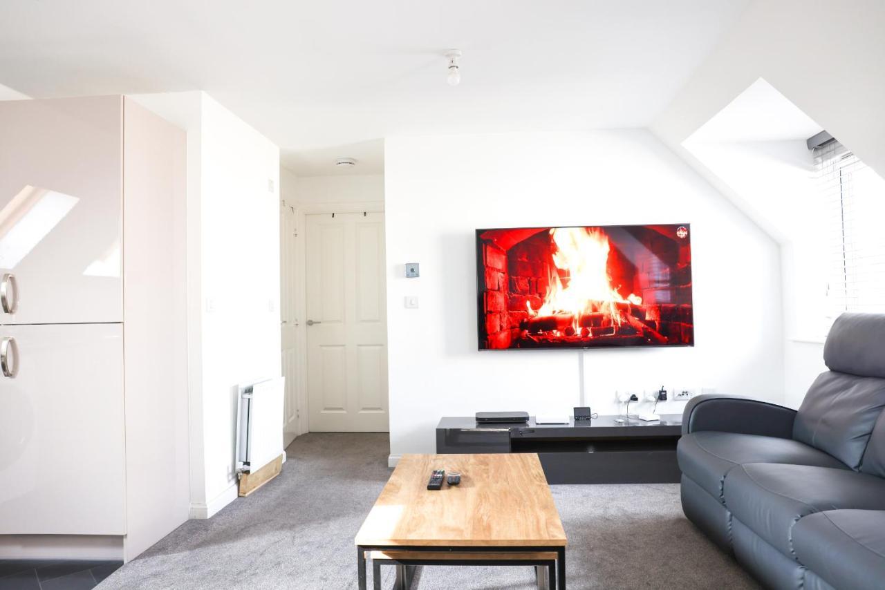 Stunning Two-bedroom At A3ree, Free Parking, Near Cribbs Causeway Mall * Bristol