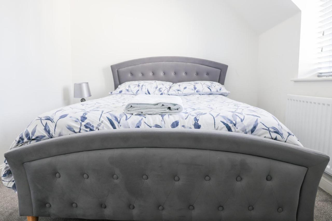 Apartment Stunning Two-bedroom At A3ree, Free Parking, Near Cribbs Causeway Mall