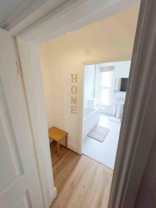 Stylish 2 Bedroom Maisonette In The Heart Of Gloucester Road Bristol