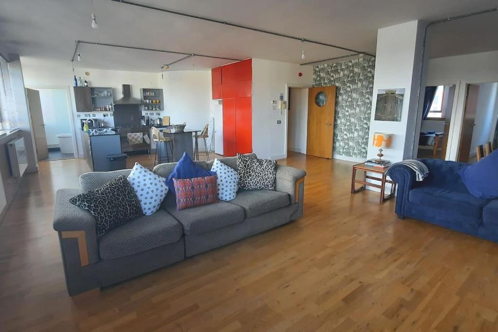 Trendy, Urban Open Plan Bristol
