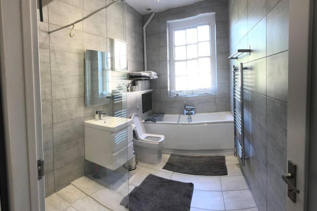 G&c - 1 Bedroom Luxurious Flat In