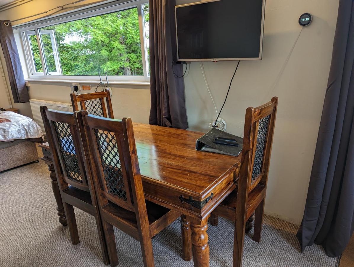 Self-catering Studio+kitchen+parking Apartment