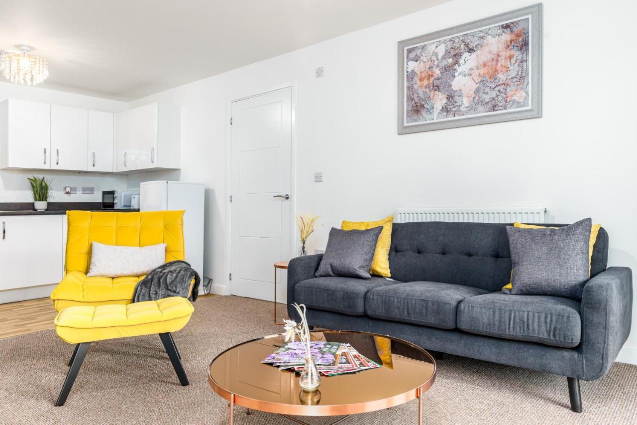 Fortified Luxury With Balcony And Free Parking Apartment Bristol