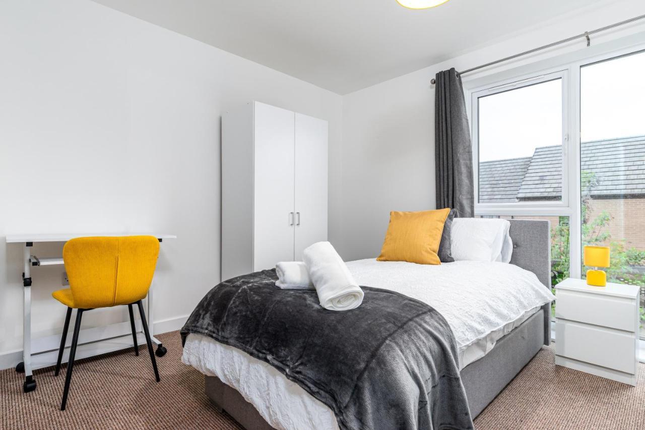 Fortified Luxury With Balcony And Free Parking Bristol