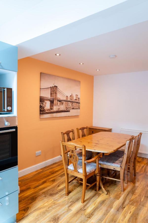 Deluxe 4 Bedroom House In Filton Bs34 Oakley Apartment Bristol