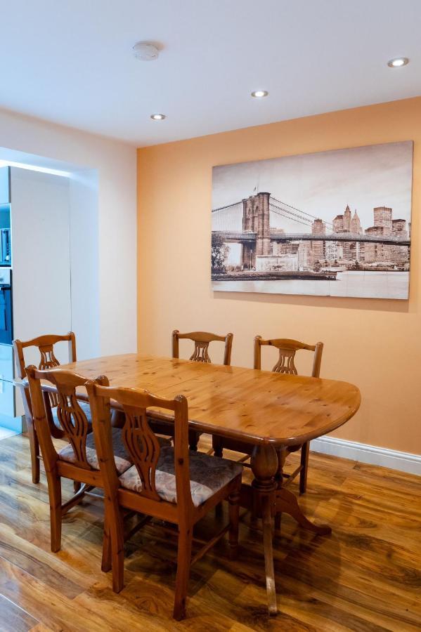 Deluxe 4 Bedroom House In Filton Bs34 Oakley