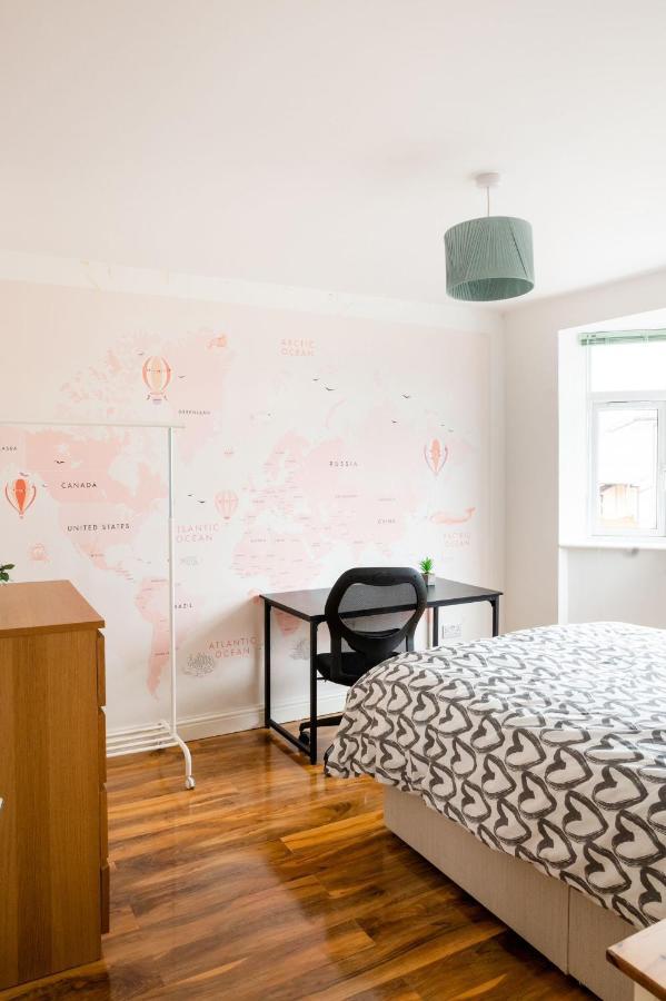 Deluxe 4 Bedroom House In Filton Bs34 Oakley Apartment Bristol