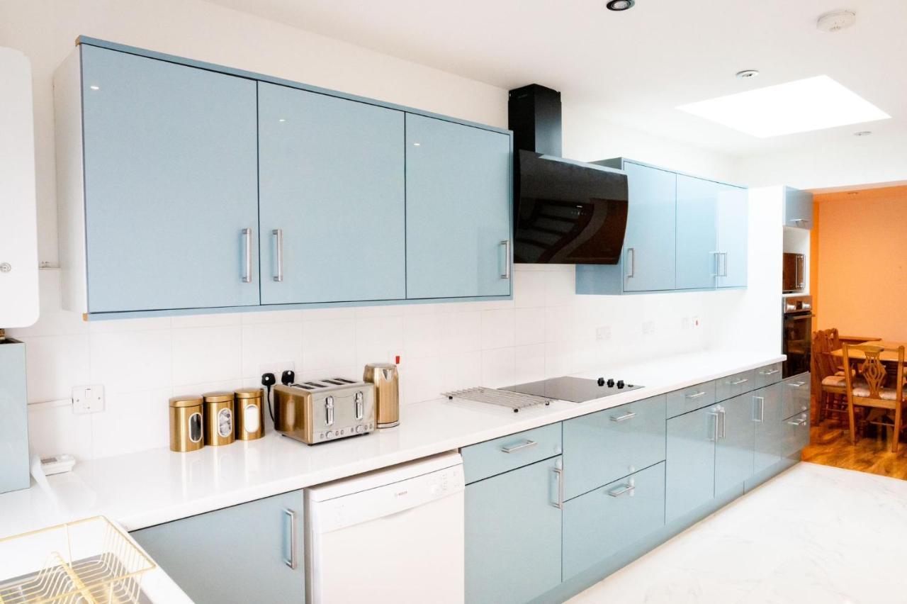 Deluxe 4 Bedroom House In Filton Bs34 Oakley Bristol