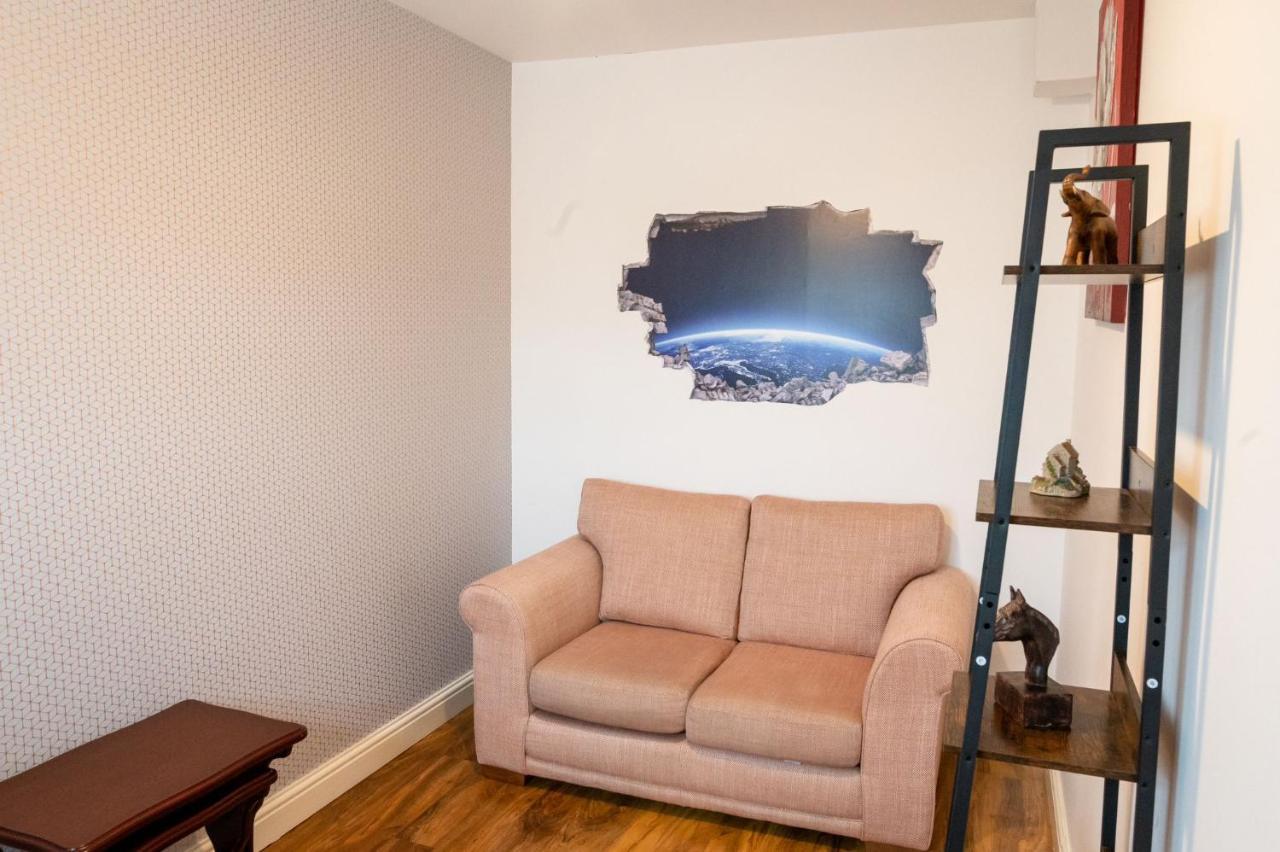 Deluxe 4 Bedroom House In Filton Bs34 Oakley Bristol