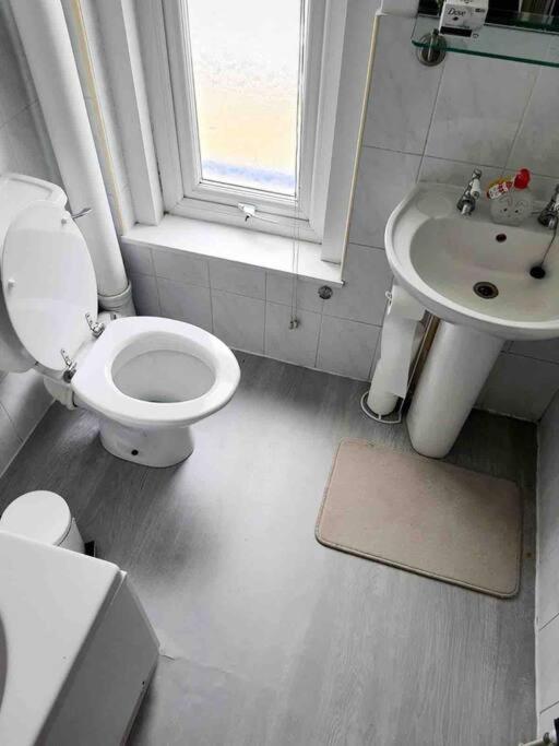 Stylish 2 Bedroom Maisonette In The Heart Of Gloucester Road * Bristol