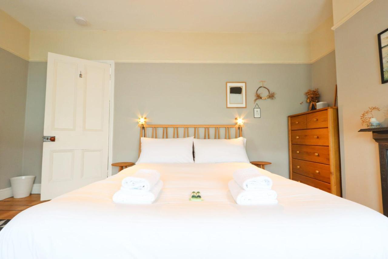 Dunford Road 2 Bedroom House Apartment Bristol