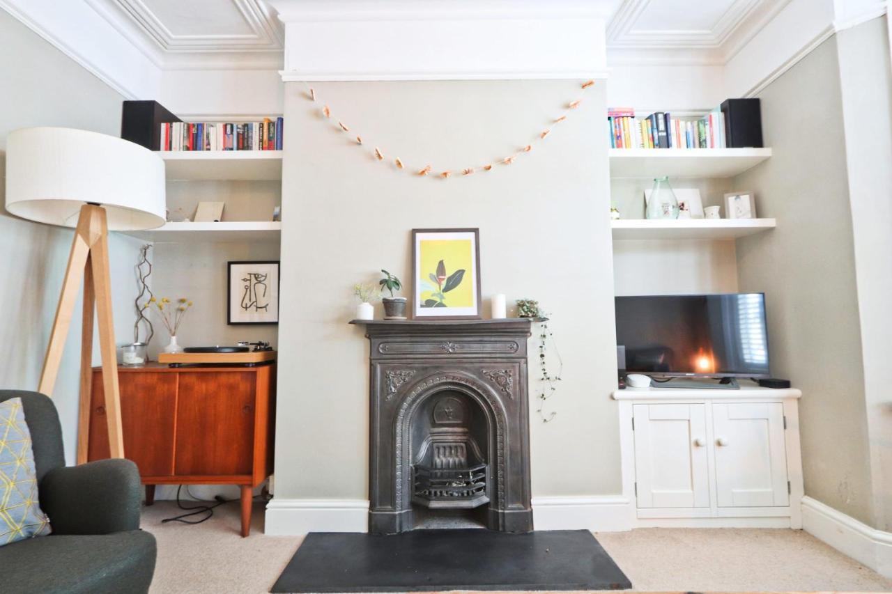 Dunford Road 2 Bedroom House * Bristol