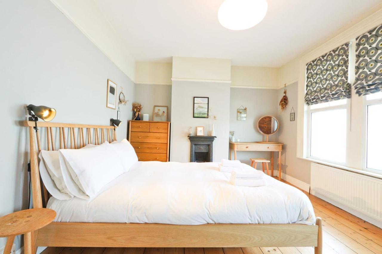 Dunford Road 2 Bedroom House * Bristol