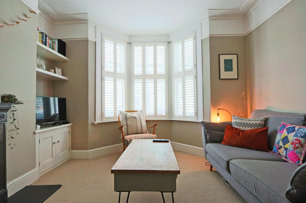 Dunford Road 2 Bedroom House * Bristol