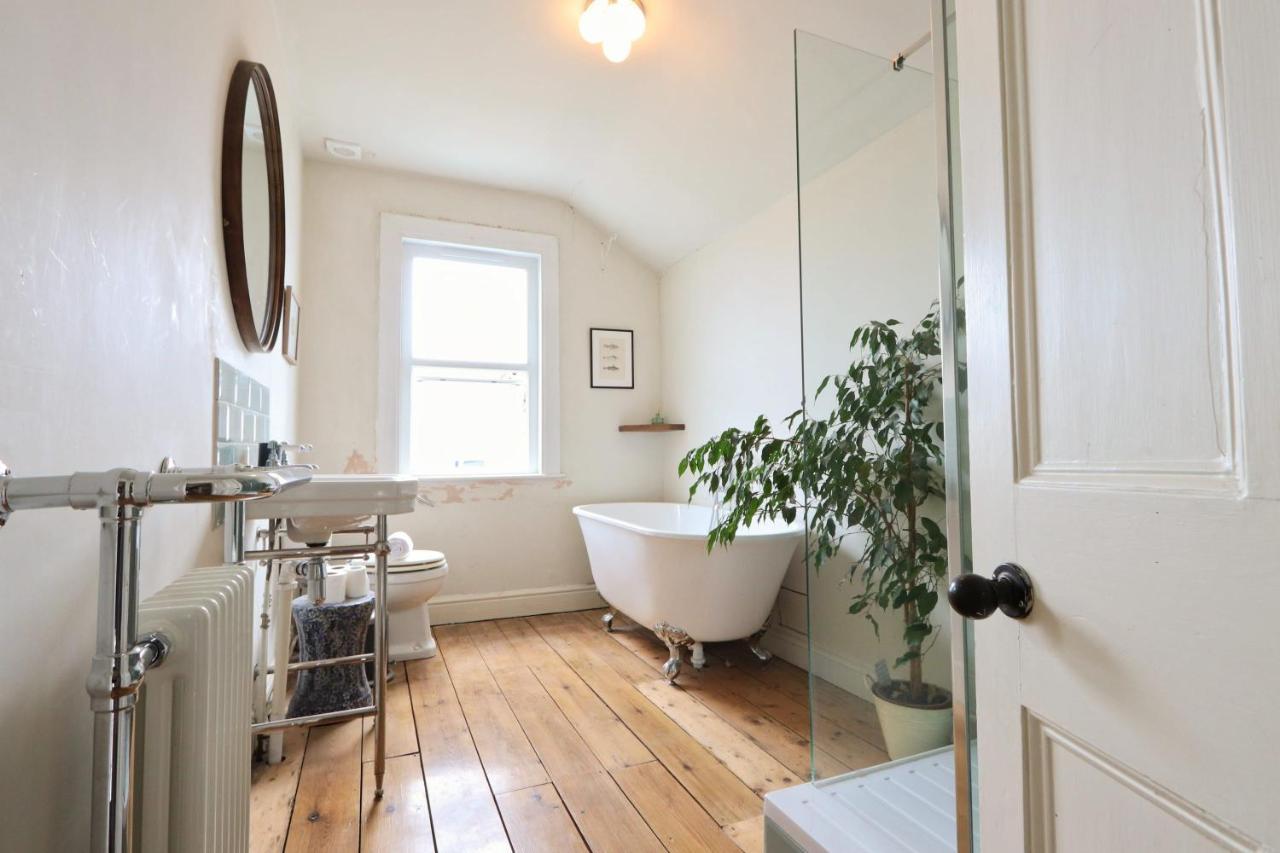 Dunford Road 2 Bedroom House * Bristol