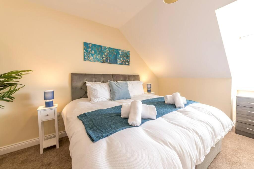 Luxury 3 Bed House, 8 People, With Street Parking! Bristol