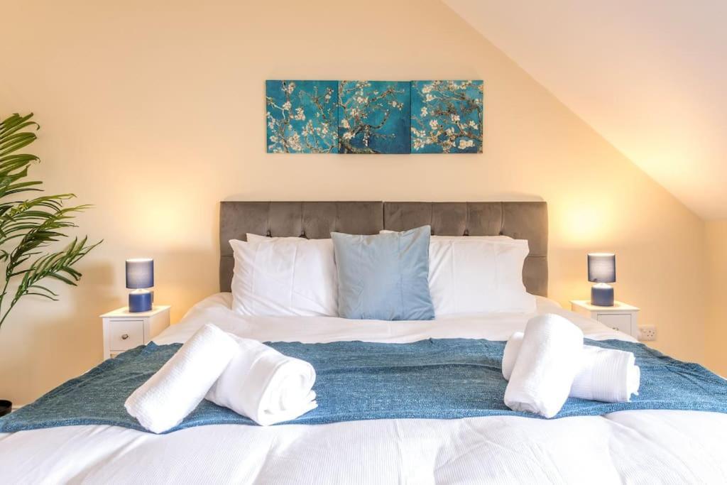 Luxury 3 Bed House, 8 People, With Street Parking! Holiday home