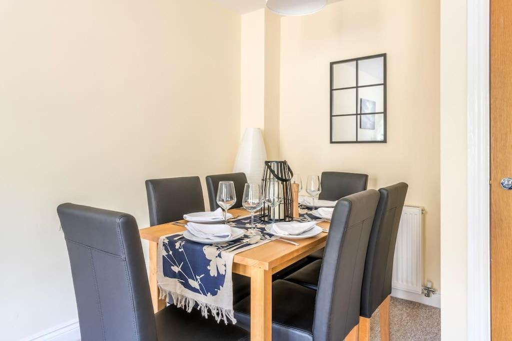 Holiday home Luxury 3 Bed House, 8 People, With Street Parking! *