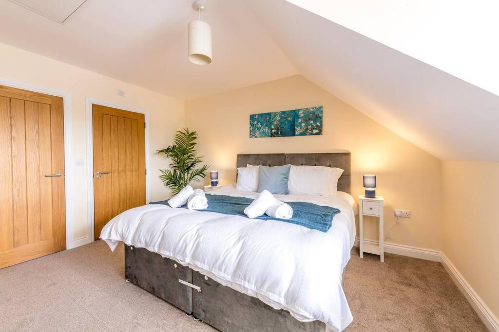 Luxury 3 Bed House, 8 People, With Street Parking! Holiday home