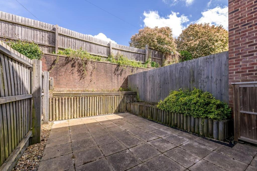 Luxury 3 Bed House, 8 People, With Street Parking!