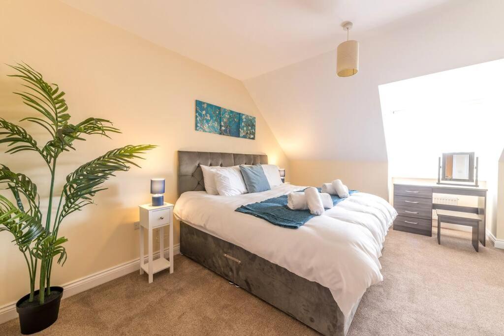 Luxury 3 Bed House, 8 People, With Street Parking! Holiday home *