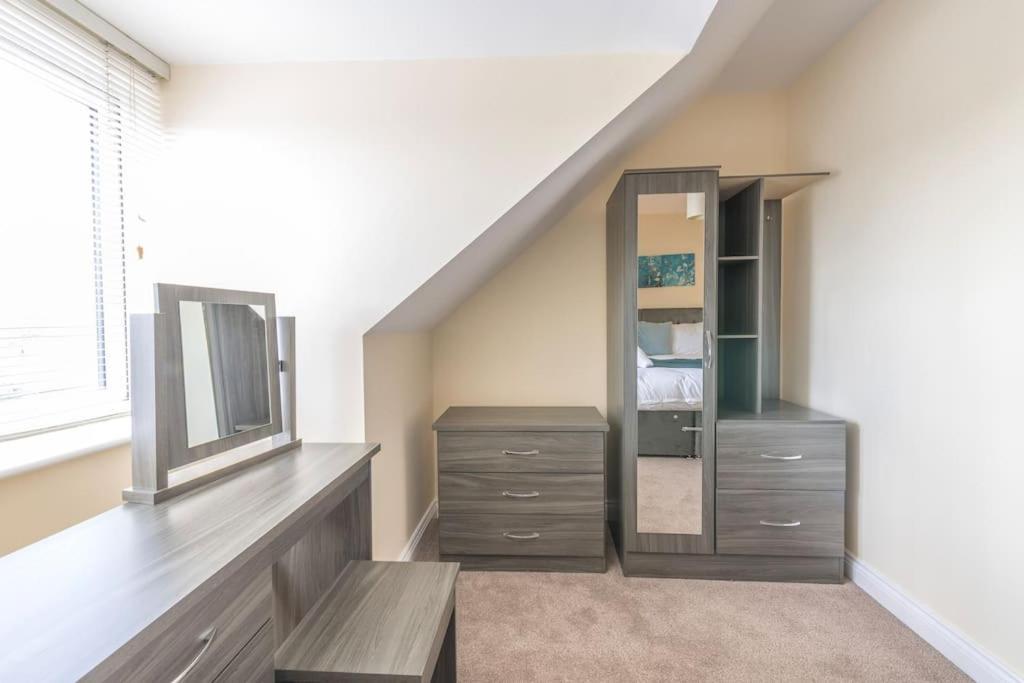 Luxury 3 Bed House, 8 People, With Street Parking! Holiday home Bristol