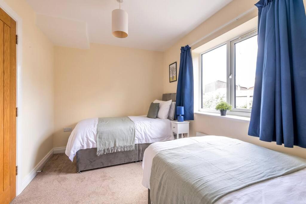 Luxury 3 Bed House, 8 People, With Street Parking! Holiday home *