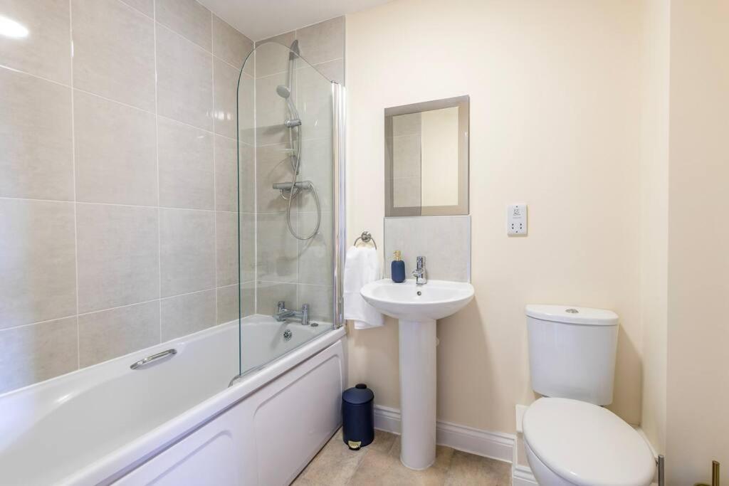 Holiday home Luxury 3 Bed House, 8 People, With Street Parking! *