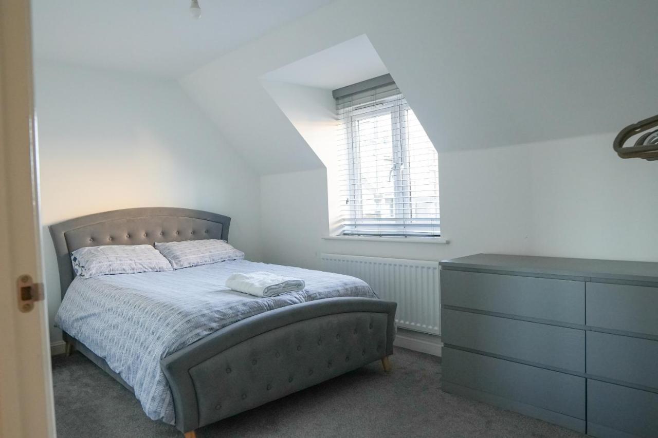 Apartment Stunning Two-bedroom At A3ree, Free Parking, Near Cribbs Causeway Mall *