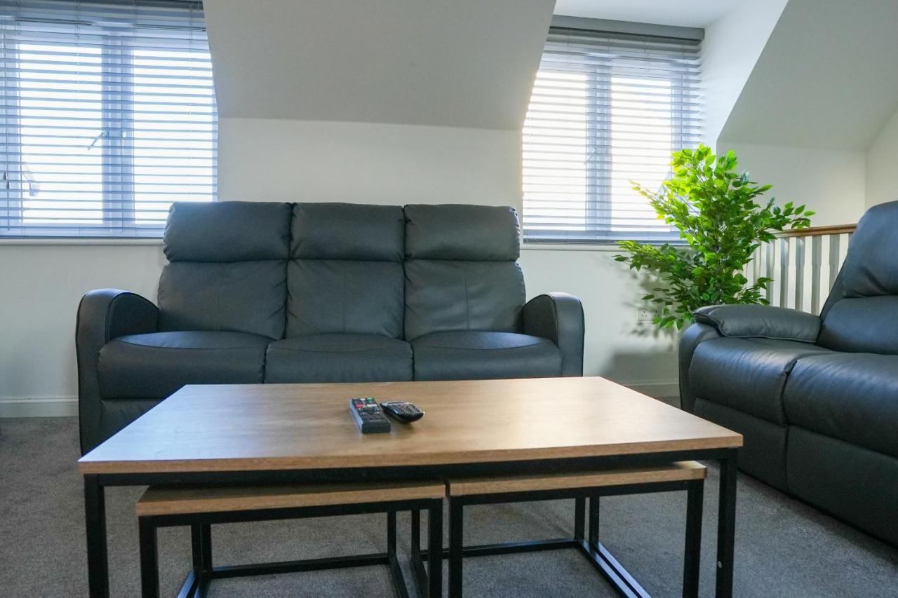 Apartment Stunning Two-bedroom At A3ree, Free Parking, Near Cribbs Causeway Mall Bristol