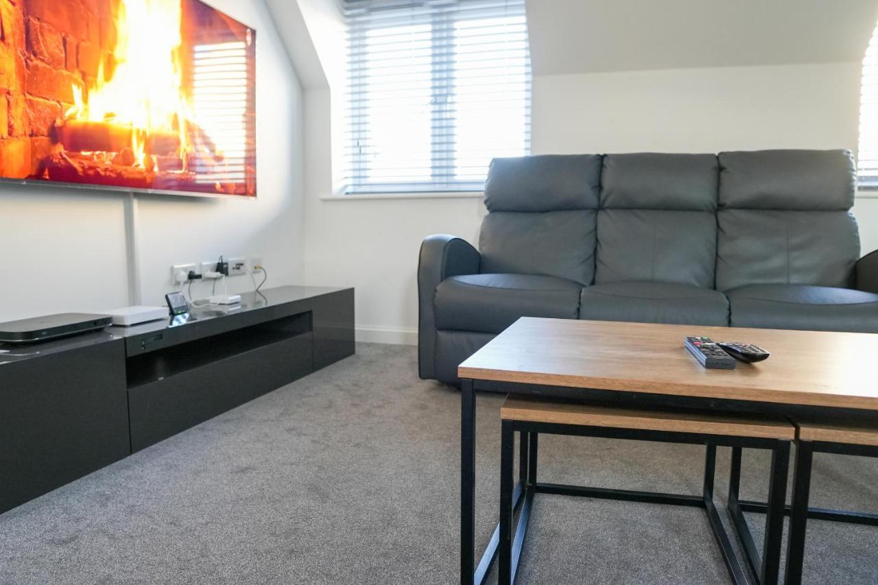 Apartment Stunning Two-bedroom At A3ree, Free Parking, Near Cribbs Causeway Mall Bristol
