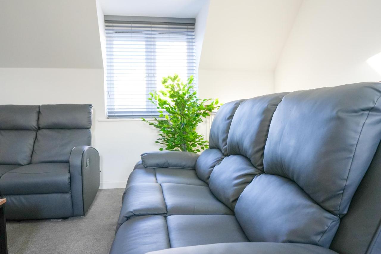 Apartment Stunning Two-bedroom At A3ree, Free Parking, Near Cribbs Causeway Mall *