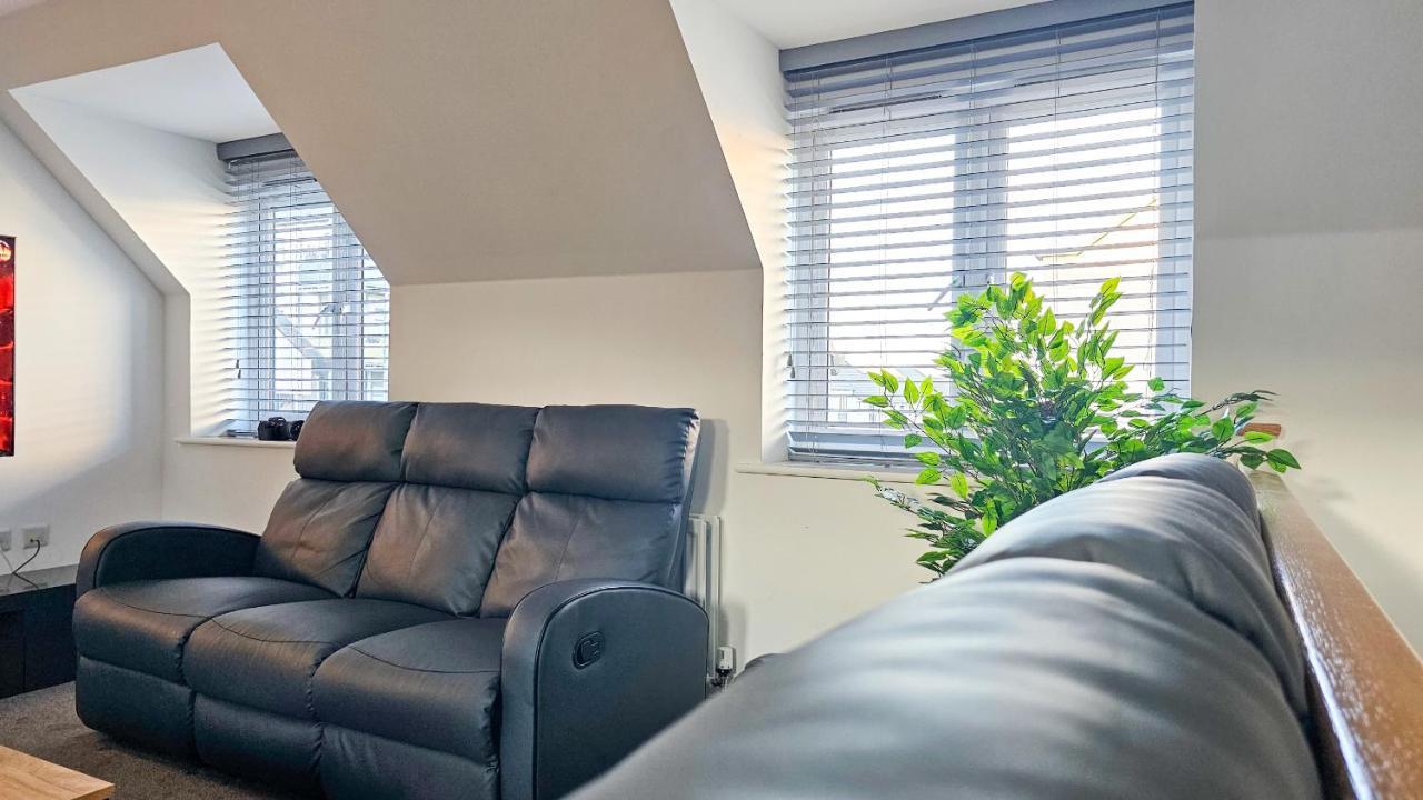 Apartment Stunning Two-bedroom At A3ree, Free Parking, Near Cribbs Causeway Mall