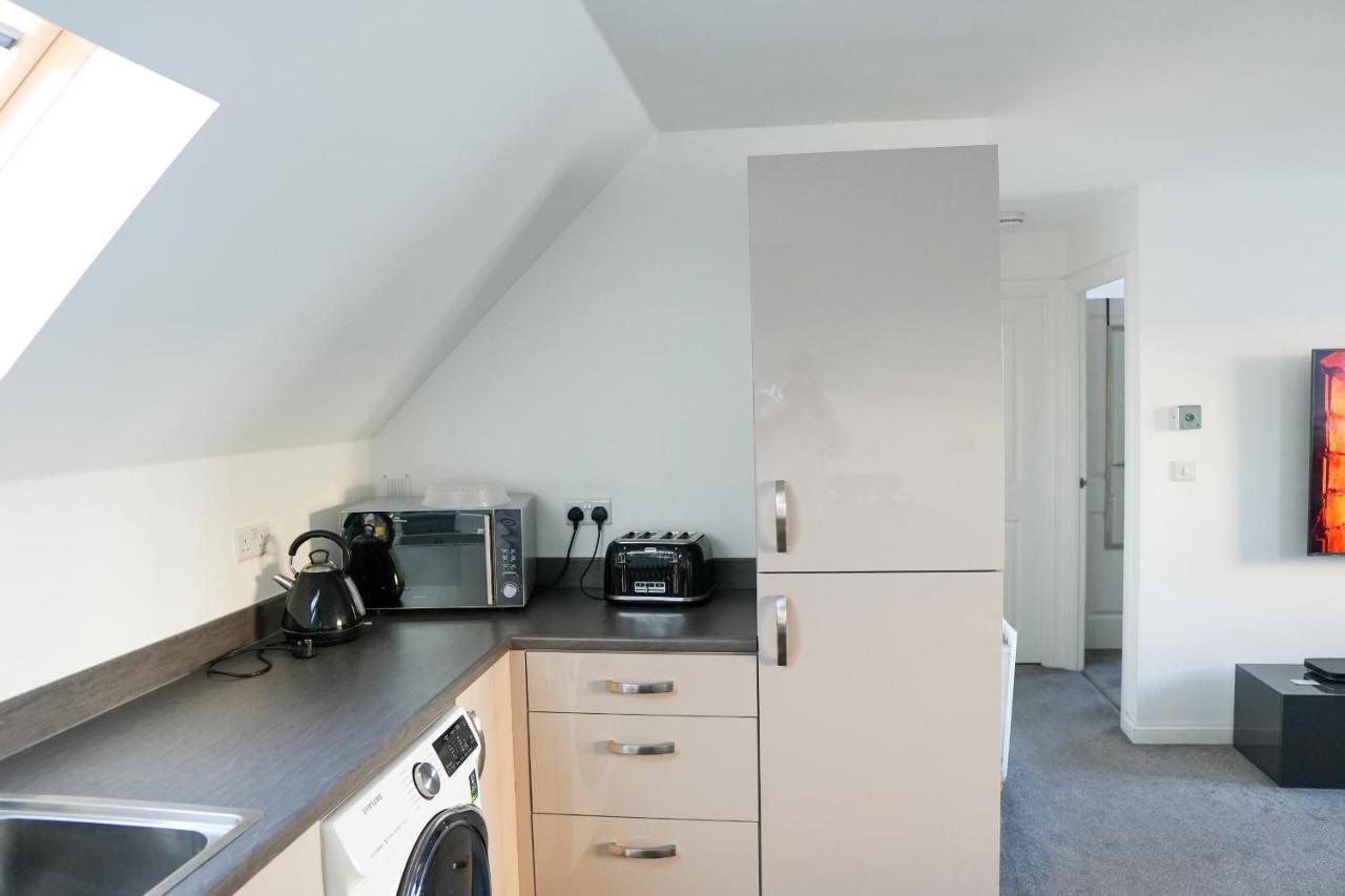Apartment Stunning Two-bedroom At A3ree, Free Parking, Near Cribbs Causeway Mall *