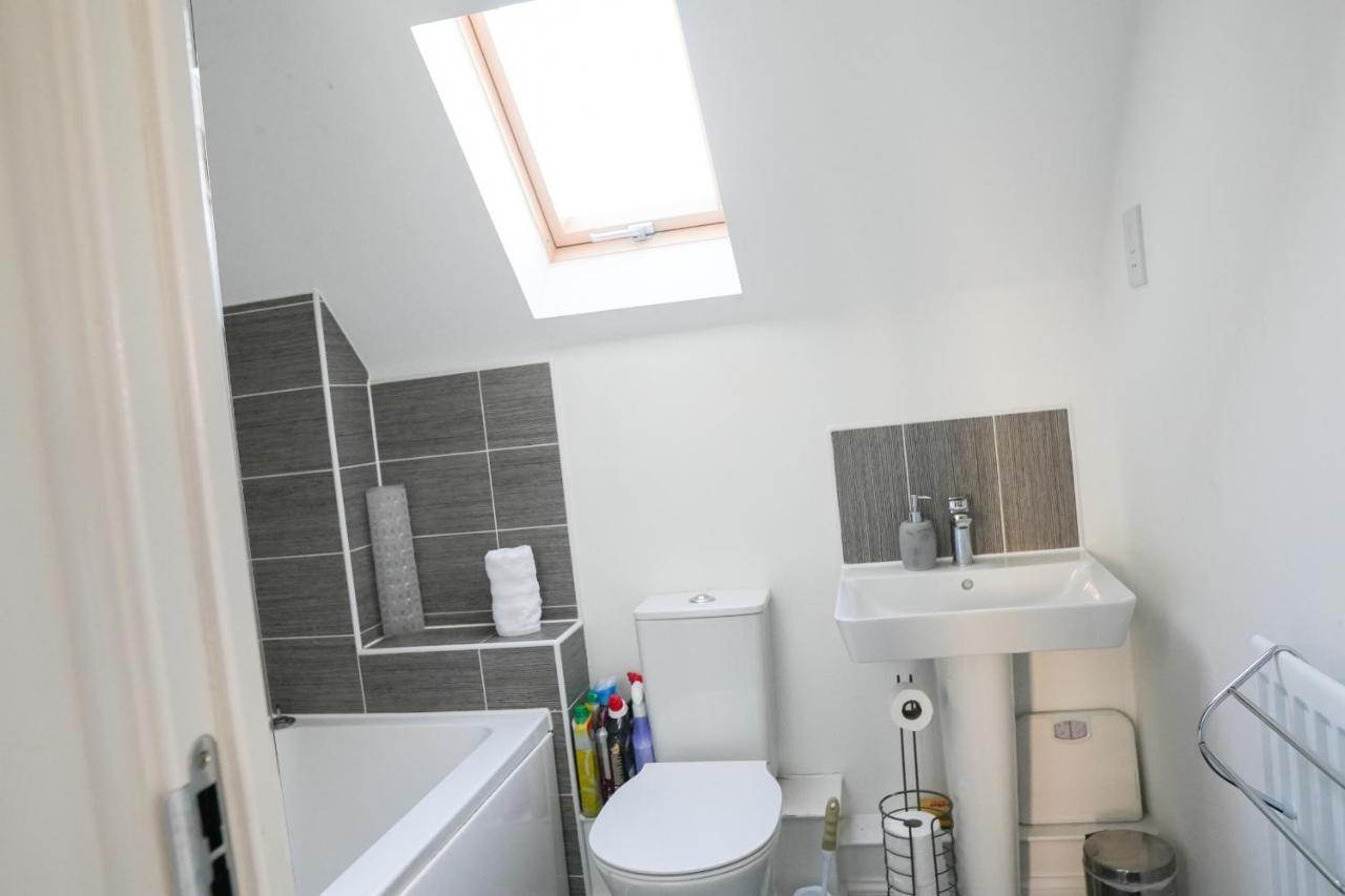 Stunning Two-bedroom At A3ree, Free Parking, Near Cribbs Causeway Mall Apartment