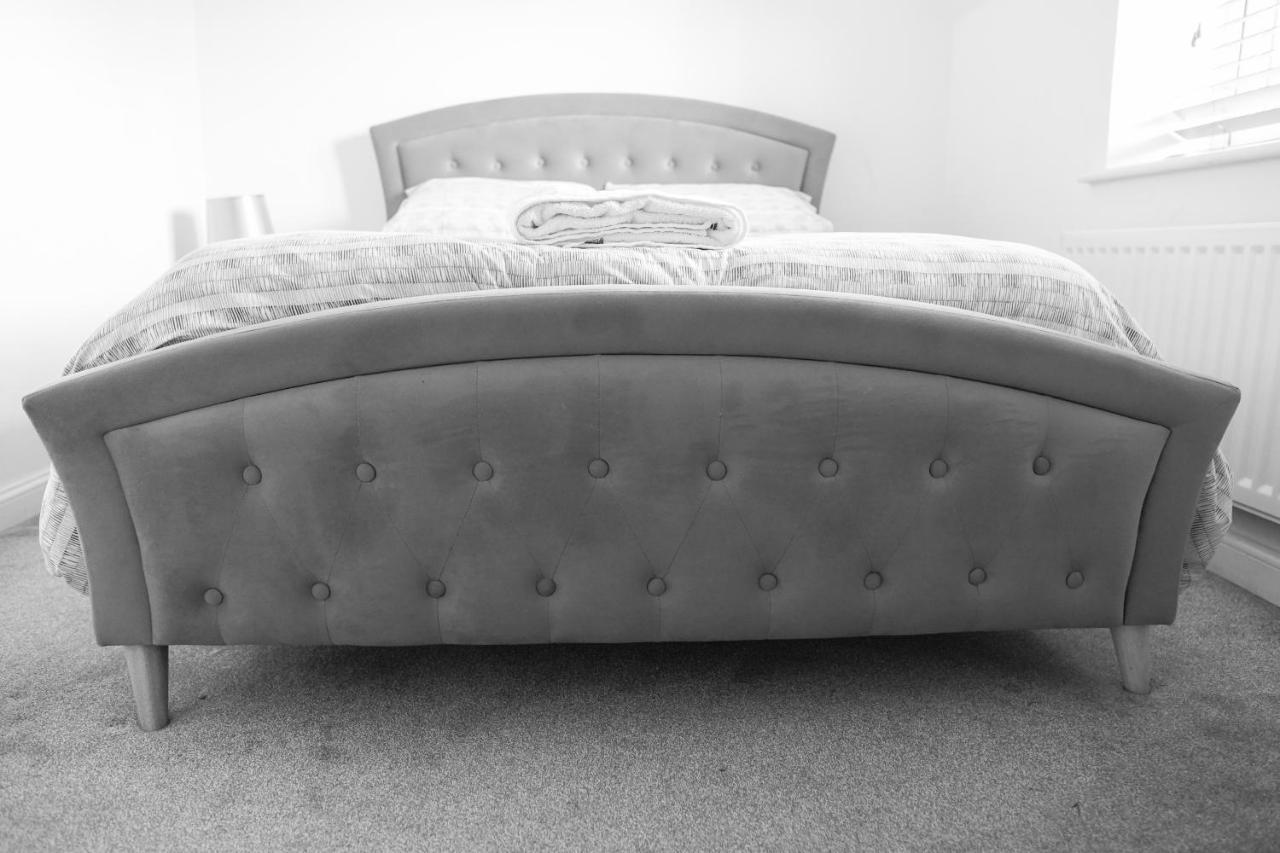 Apartment Stunning Two-bedroom At A3ree, Free Parking, Near Cribbs Causeway Mall Bristol