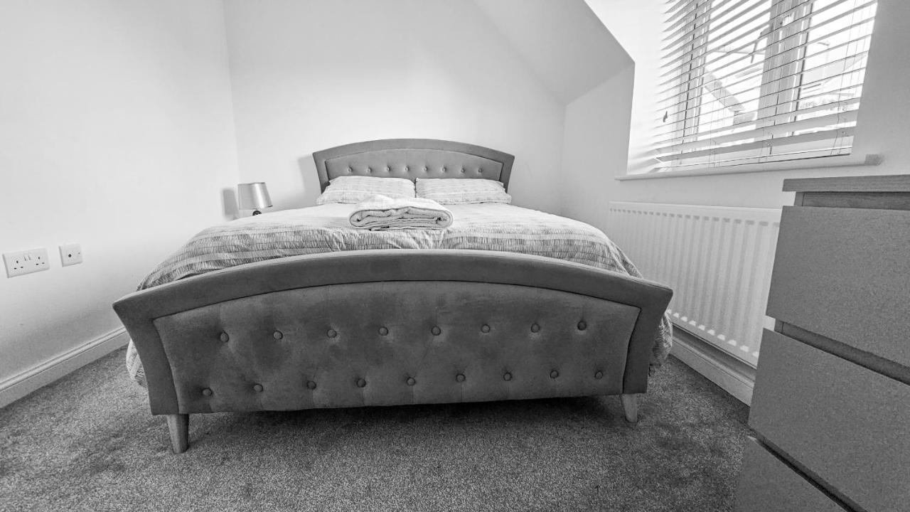 Apartment Stunning Two-bedroom At A3ree, Free Parking, Near Cribbs Causeway Mall *