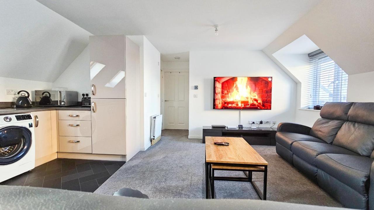 Stunning Two-bedroom At A3ree, Free Parking, Near Cribbs Causeway Mall Apartment *