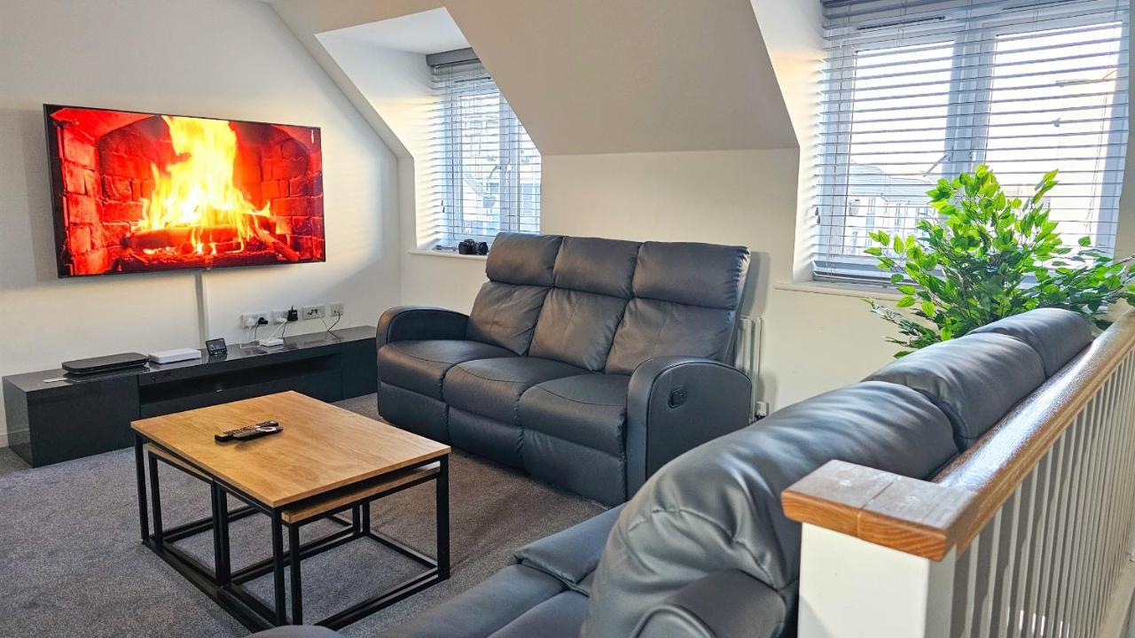 Stunning Two-bedroom At A3ree, Free Parking, Near Cribbs Causeway Mall Bristol