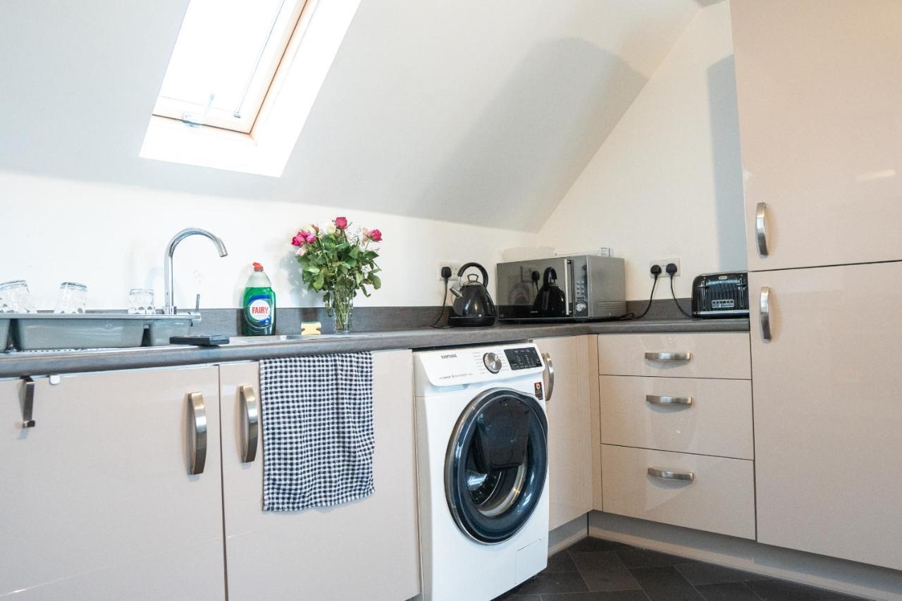 Stunning Two-bedroom At A3ree, Free Parking, Near Cribbs Causeway Mall *