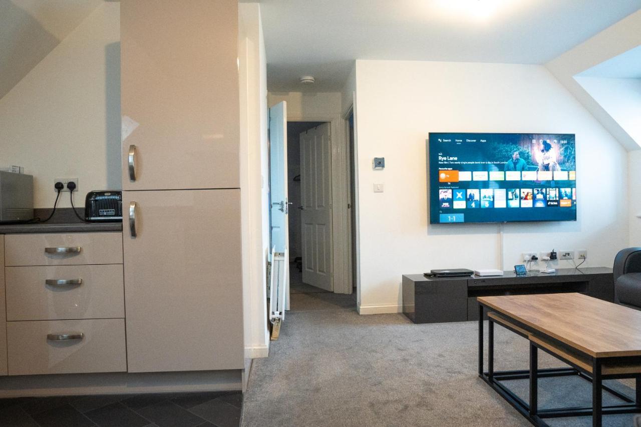 Stunning Two-bedroom At A3ree, Free Parking, Near Cribbs Causeway Mall Apartment Bristol