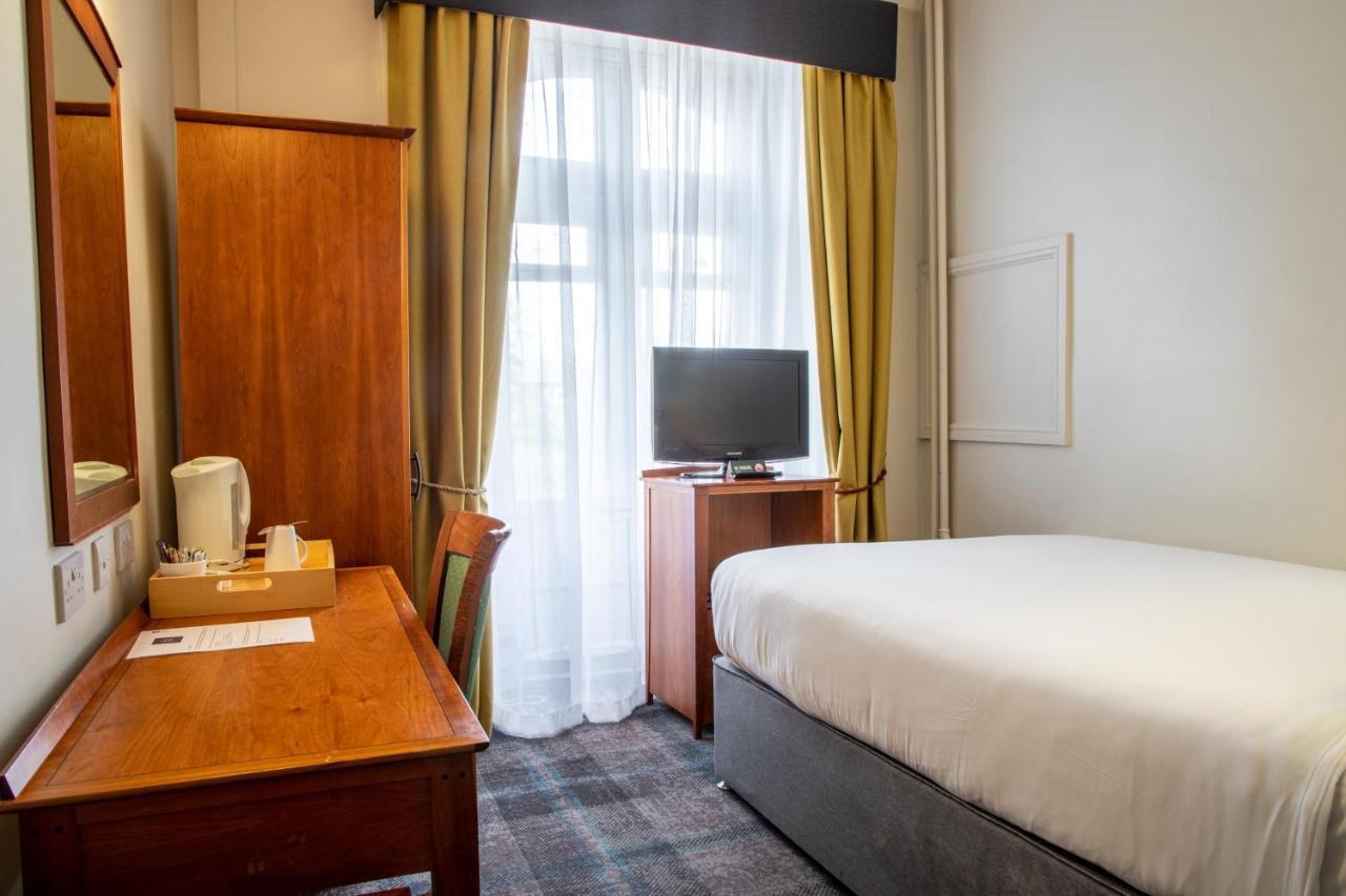 Arnos Manor 3*