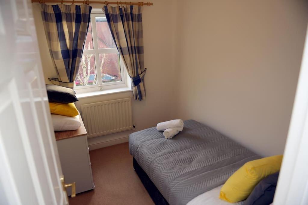 Charming 3 Bed House In Bristol